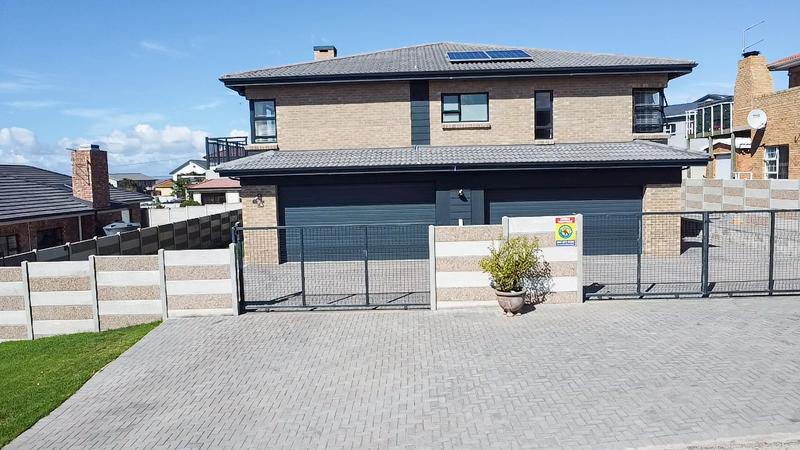 5 Bedroom Property for Sale in Reebok Western Cape